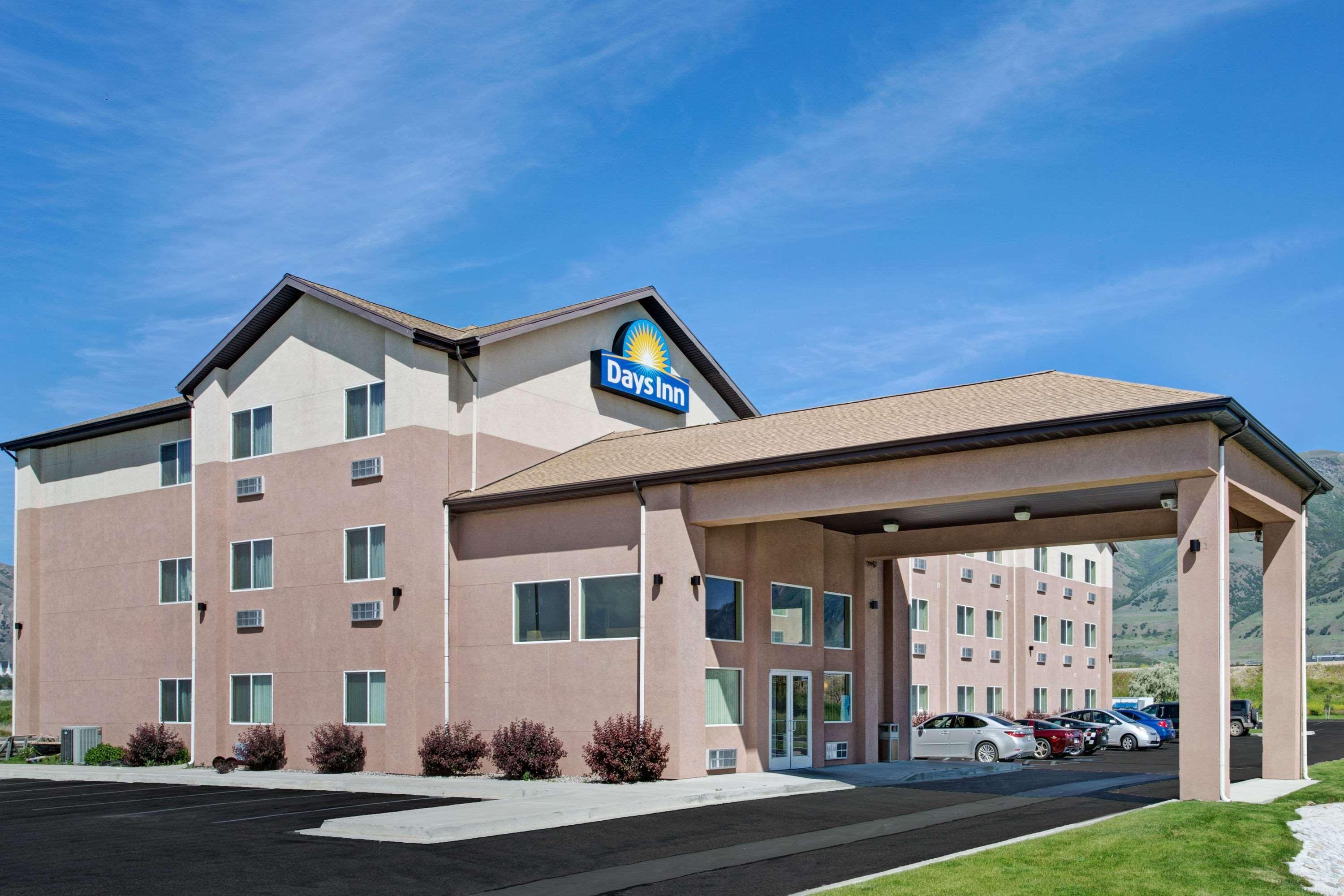 Days Inn By Wyndham בריגהאם סיטי מראה חיצוני תמונה